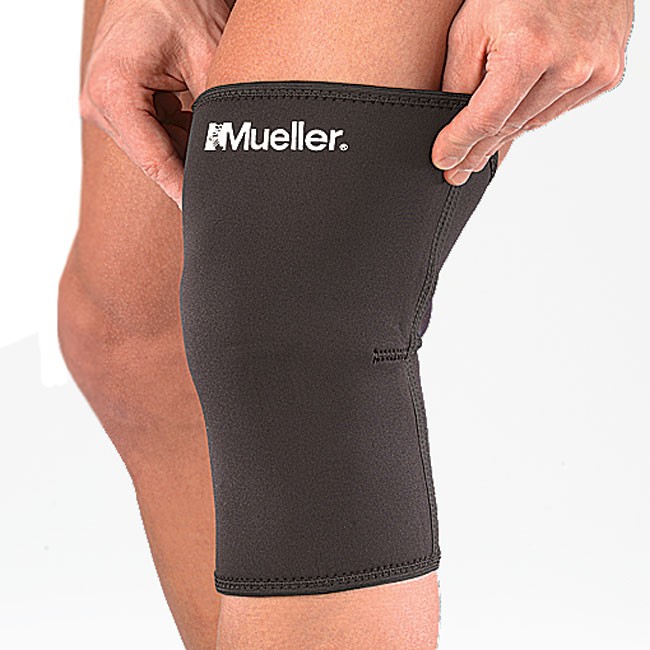Mueller - Mueller Closed Patella Knee sleeve - Medium